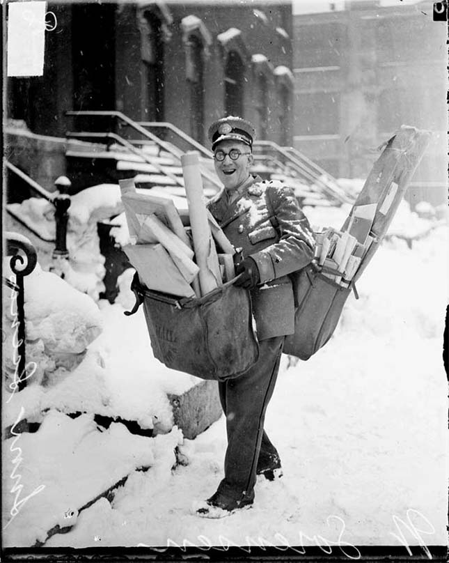 Name:  A Smiling Postman Before Christmas in Chicago (1929).jpg
Views: 1168
Size:  91.3 KB